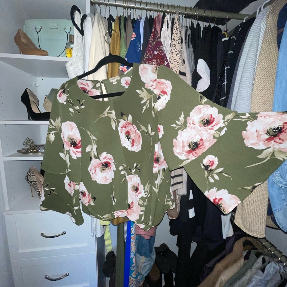 Floral flowy top